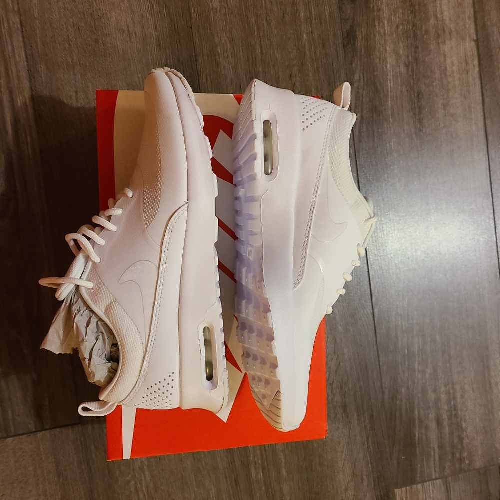 Nike air max thea size 7.